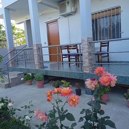 Vila N Dervishi Vlorë Esterno foto