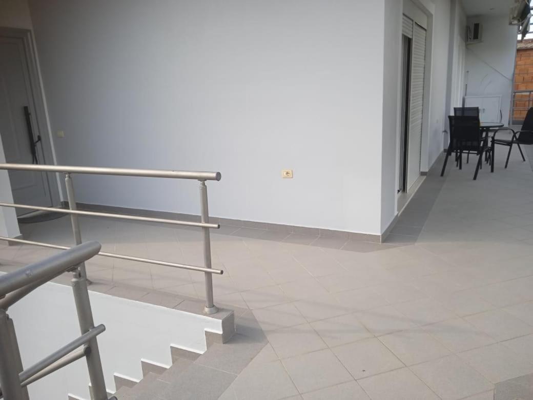 Vila N Dervishi Vlorë Esterno foto